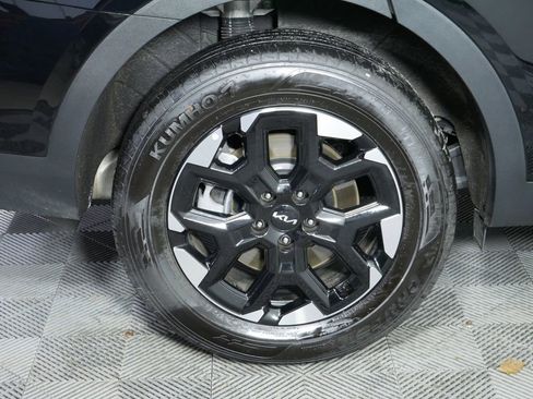 Certified 2025 Kia Sorento S image 9