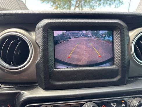 Used 2020 Jeep Wrangler Unlimited Sahara image 18