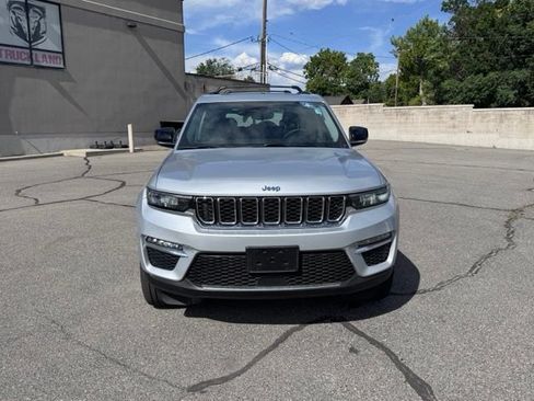 Used 2023 Jeep Grand Cherokee 4WD 4xe image 12
