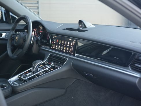 Certified 2023 Porsche Panamera image 29