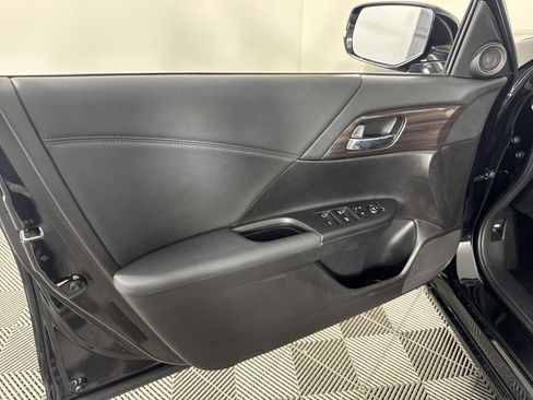 Used 2017 Honda Accord EX image 13