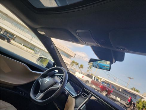 Used 2016 Tesla Model S 90D image 24