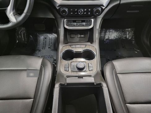 Used 2023 GMC Acadia SLT w/ Preferred Package image 17