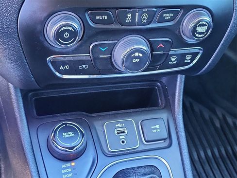 Used 2020 Jeep Cherokee Latitude w/ Quick Order Package 26F North image 27