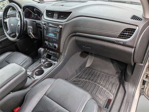 Used 2017 Chevrolet Traverse LT image 30