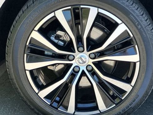 Used 2023 Volvo XC60 B5 Plus w/ Climate Package AWD/4WD image 25