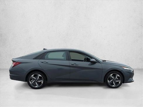 Used 2023 Hyundai Elantra SEL w/ Convenience Package image 5