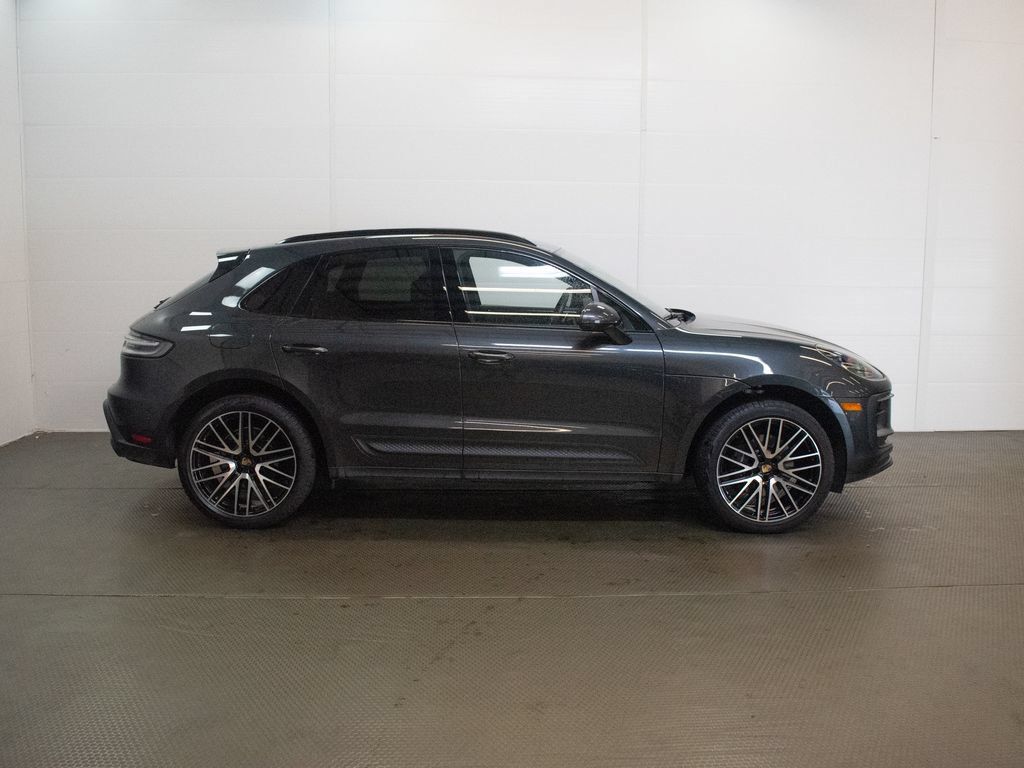 Certified 2026 Porsche Macan AWD/4WD image 9