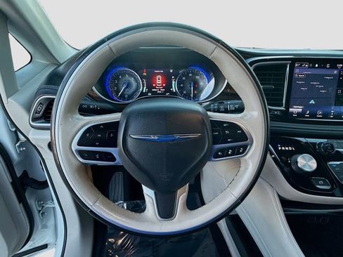 Used 2021 Chrysler Pacifica Limited image 10