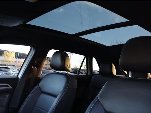 Used 2021 Volkswagen Atlas Cross Sport SE image 23