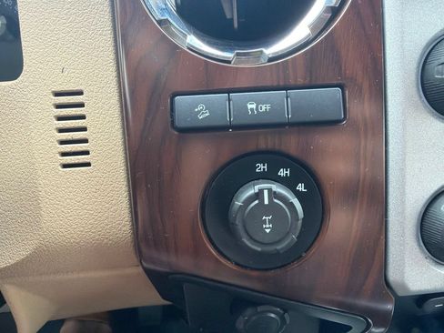 Used 2016 Ford F250 Lariat w/ Lariat Ultimate Package AWD/4WD image 15
