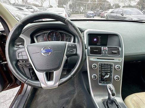 Used 2016 Volvo XC60 T6 w/ Proximity Package image 12