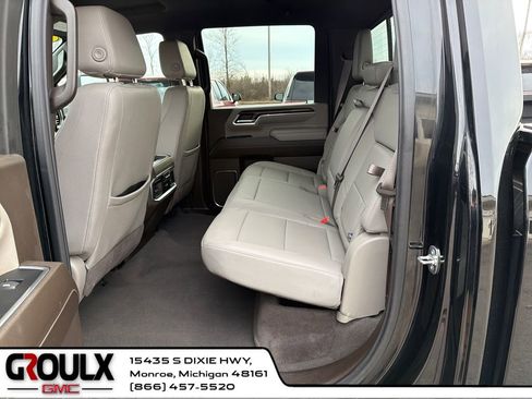 Used 2024 GMC Sierra 2500 SLT w/ SLT Premium Package image 23