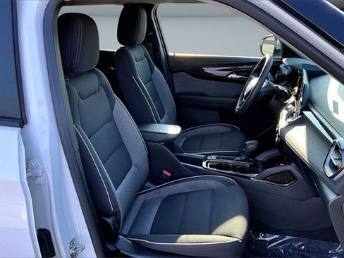 Used 2024 Chevrolet TrailBlazer LT image 28