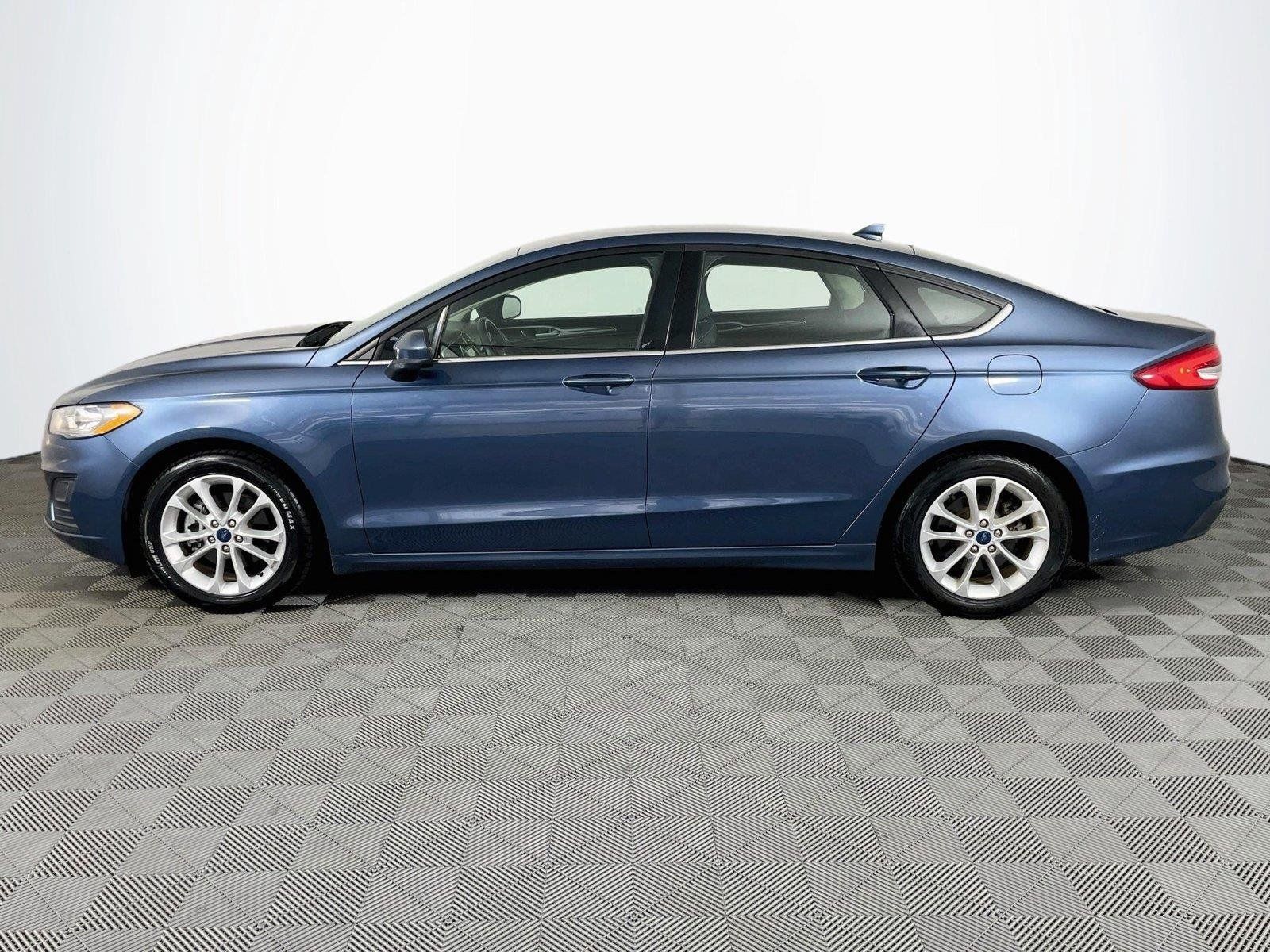 Used 2019 Ford Fusion SE FWD image 4