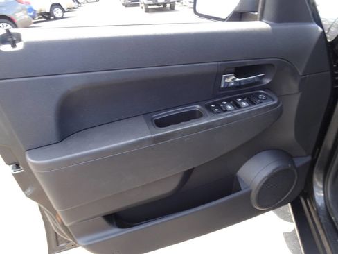 Used 2011 Jeep Liberty Sport image 27