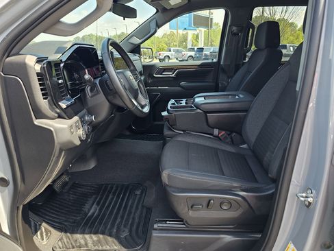 Used 2024 Chevrolet Silverado 1500 LT image 17