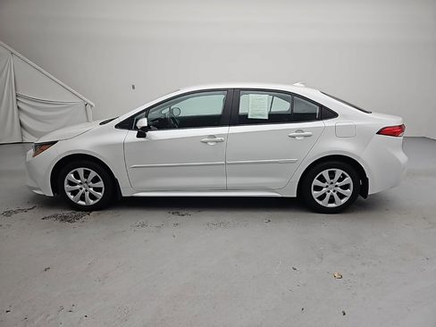 Used 2022 Toyota Corolla LE image 7