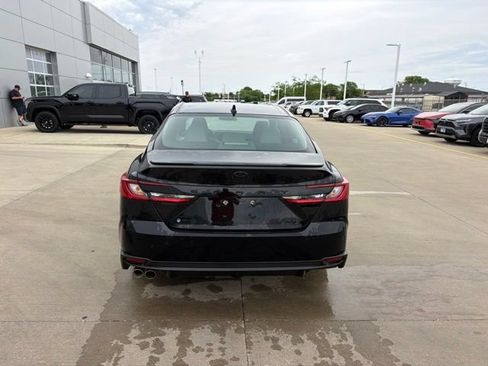 Used 2025 Toyota Camry SE AWD/4WD image 6
