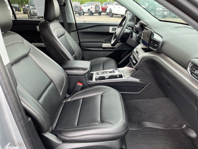 Used 2023 Ford Explorer XLT w/ Equipment Group 202A AWD/4WD image 19