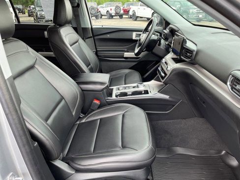 Used 2023 Ford Explorer XLT w/ Equipment Group 202A image 19