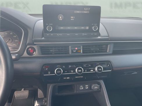 Used 2025 Honda Pilot Sport image 21