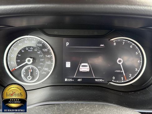 Used 2025 Genesis G70 2.5T image 12