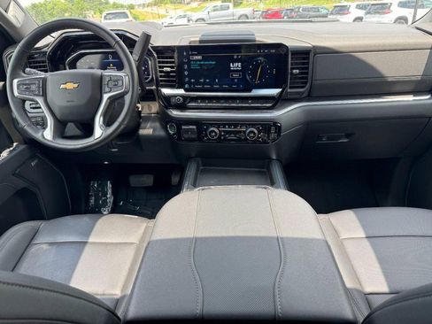 Used 2025 Chevrolet Silverado 3500 LTZ w/ LTZ Convenience Package AWD/4WD image 14