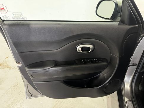 Used 2016 Kia Soul FWD image 14