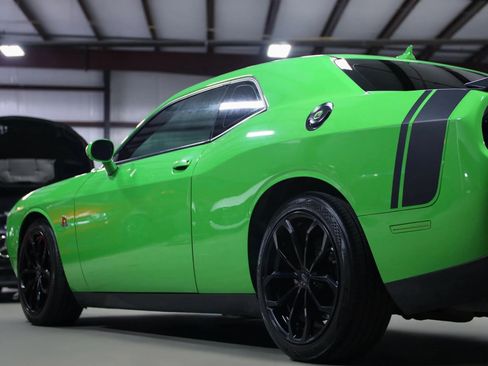 Used 2017 Dodge Challenger R/T Scat Pack w/ Leather Interior Group image 17