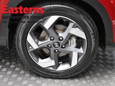 Used 2024 Hyundai Venue Limited FWD image 31