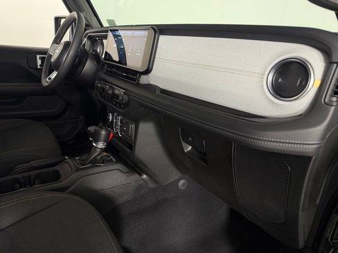 Used 2025 Jeep Wrangler Unlimited Sahara w/ Safety Group AWD/4WD image 31