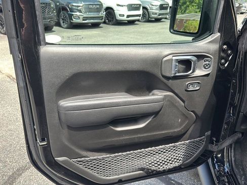 Used 2024 Jeep Wrangler Unlimited Rubicon w/ Convenience Group AWD/4WD image 47