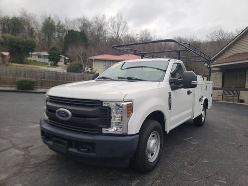 Used 2018 Ford F350 XL w/ Power Equipment Group image 4