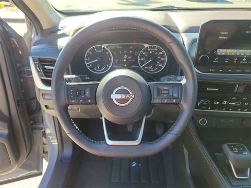 Used 2023 Nissan Rogue SL w/ SL Premium Package image 25