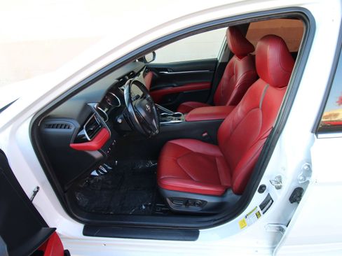 Used 2020 Toyota Camry XSE w/ Blackout Package image 5