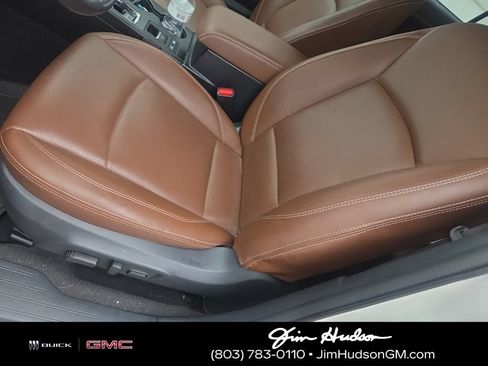 Used 2019 Subaru Outback 3.6R Touring AWD/4WD image 5