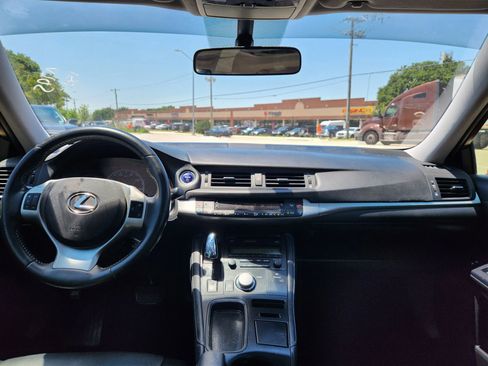 Used 2013 Lexus CT 200h FWD image 18