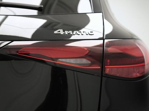 Used 2024 Mercedes-Benz GLC 300 4MATIC image 12