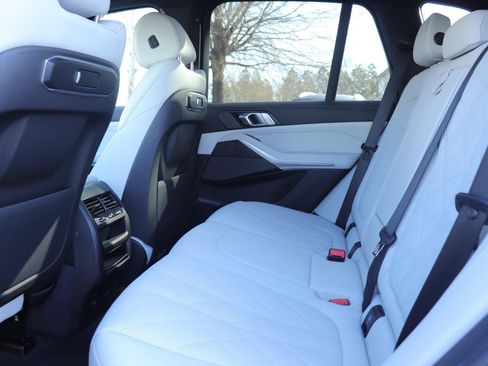 Used 2024 BMW X5 xDrive40i w/ Premium Package image 13