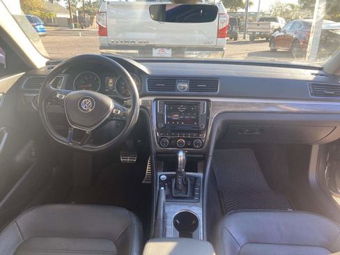 Used 2017 Volkswagen Passat 1.8T SEL Premium image 10