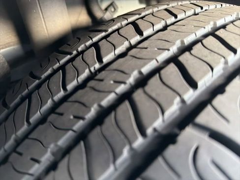 Used 2022 Toyota Corolla Cross L image 32