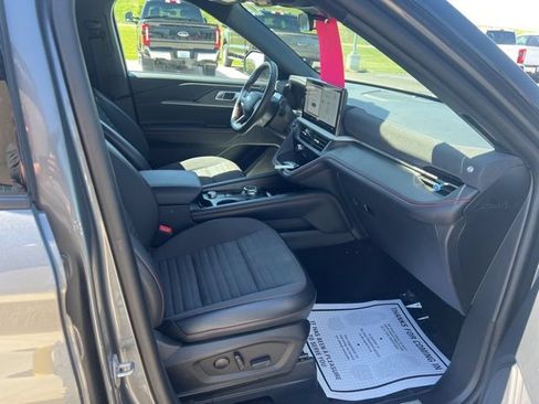 Used 2025 Ford Explorer ST-Line w/ ST-Line Street Pack AWD/4WD image 15