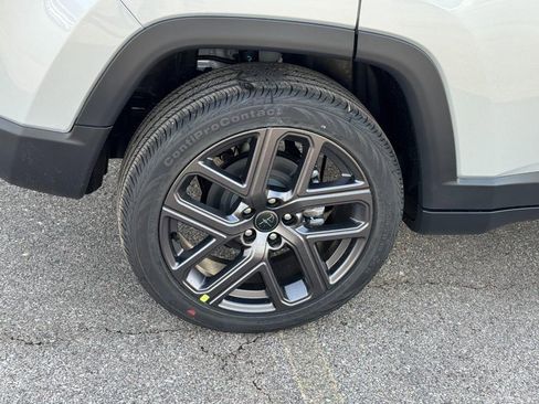 New 2026 Jeep Compass Latitude image 4