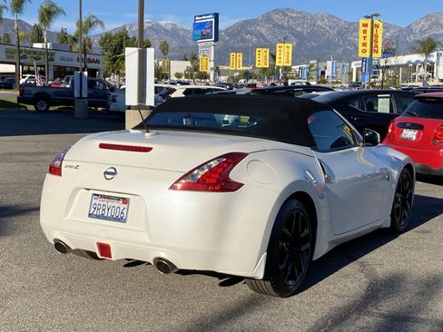 Used 2016 Nissan 370Z Touring image 4