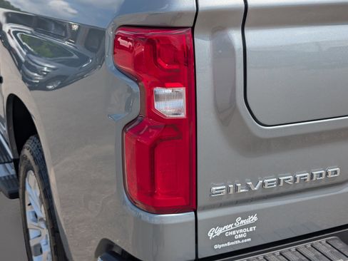 New 2026 Chevrolet Silverado 1500 LTZ w/ LTZ Premium Package AWD/4WD image 11