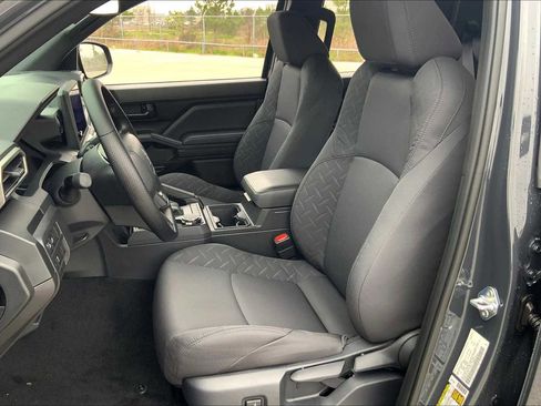 Used 2025 Toyota Tacoma SR AWD/4WD image 9