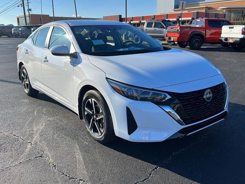 New 2025 Nissan Sentra SV image 2