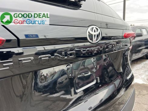 Used 2024 Toyota Grand Highlander AWD Hybrid image 32