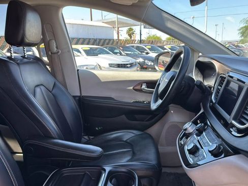 Used 2020 Chrysler Voyager Lxi image 25